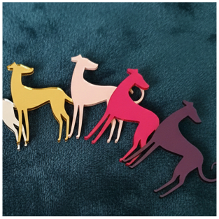 Chrtí brož Carmen - tmavě růžová